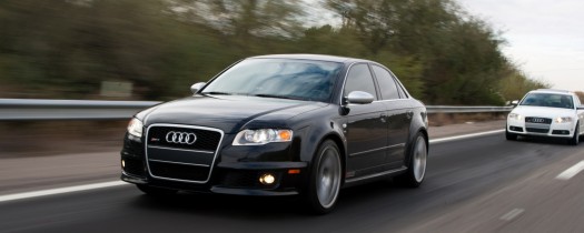 B7-Audi-RS4-Dual-Monitor-Wallpaper