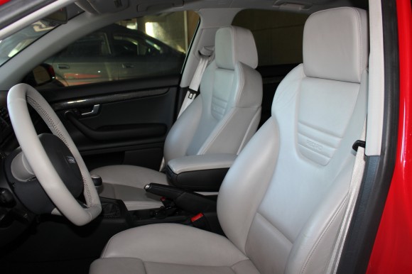 Platinum Silver Seats + Steering Wheel