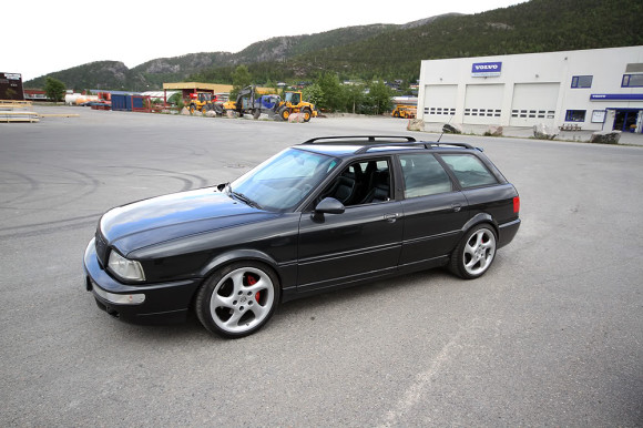 Black Audi RS2