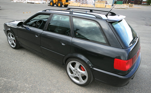 Black Audi RS2